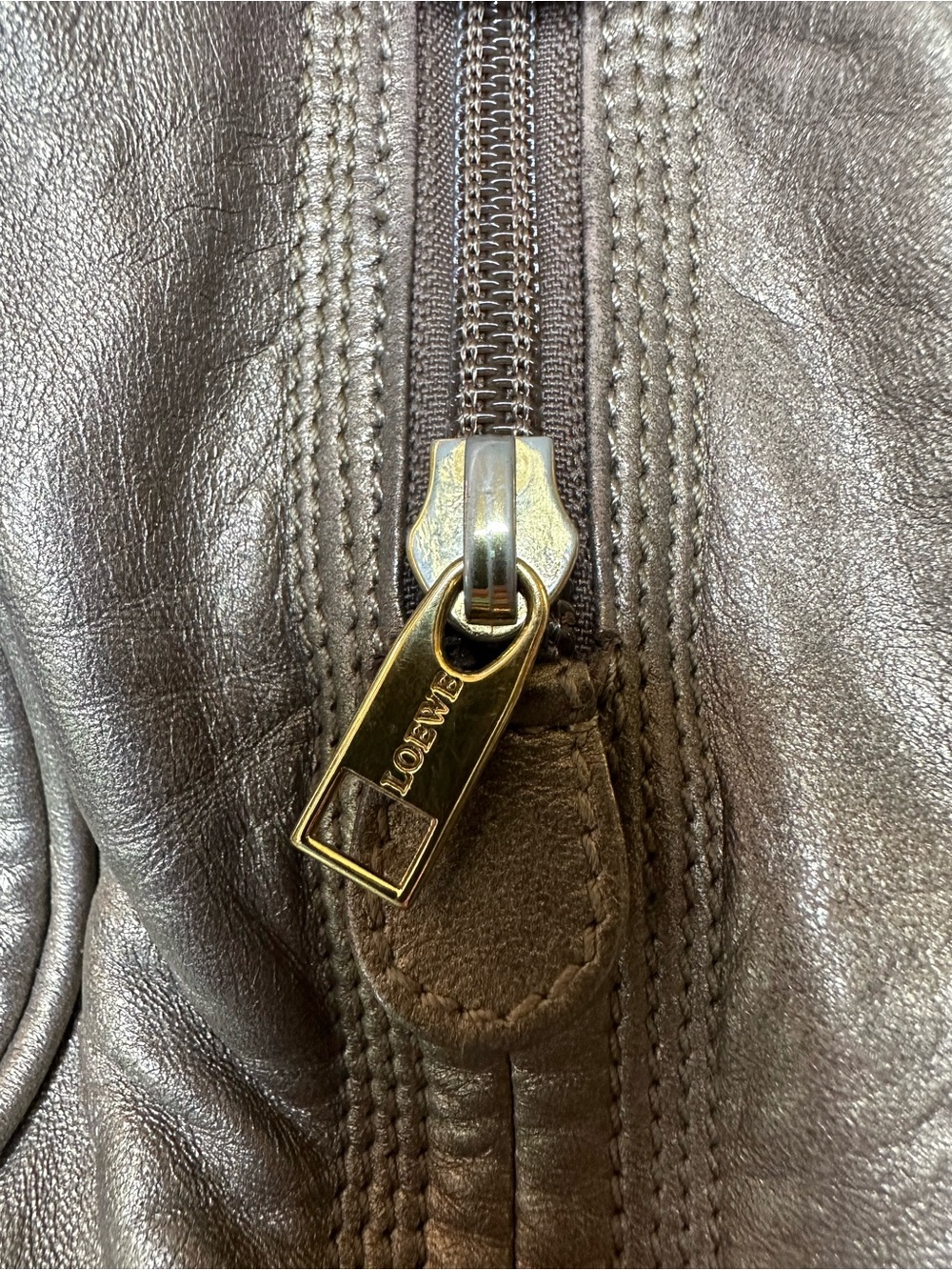 Vintage Loewe Metallic Bronze Gold Leather Shoulder Bag | Y2K | Made in Spain - Picture 5 of 13